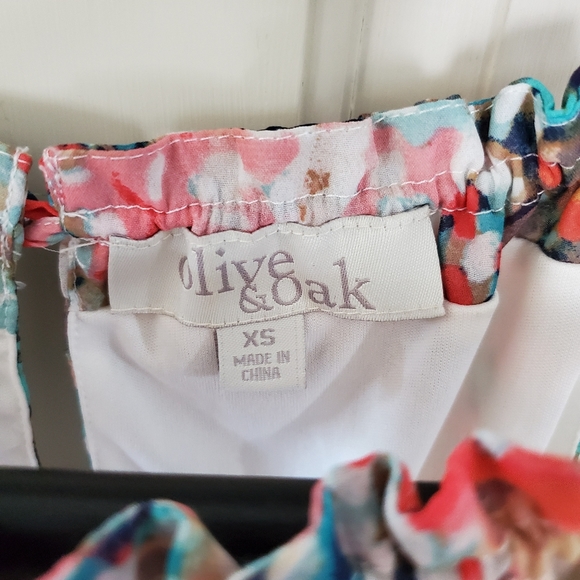 Olive & Oak sleeveless top - Picture 3 of 3